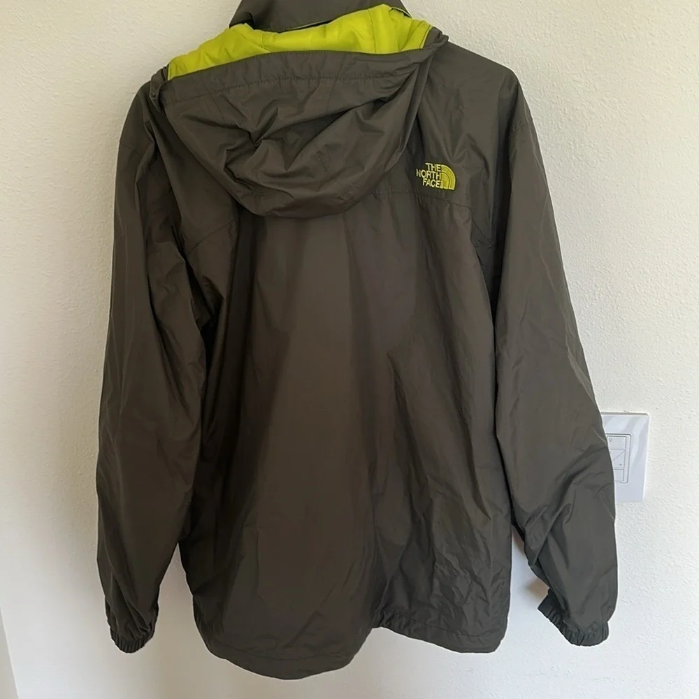 EUC The North Face Resolve Windbreaker Rain Hooded Men's Jacket Zip size medium